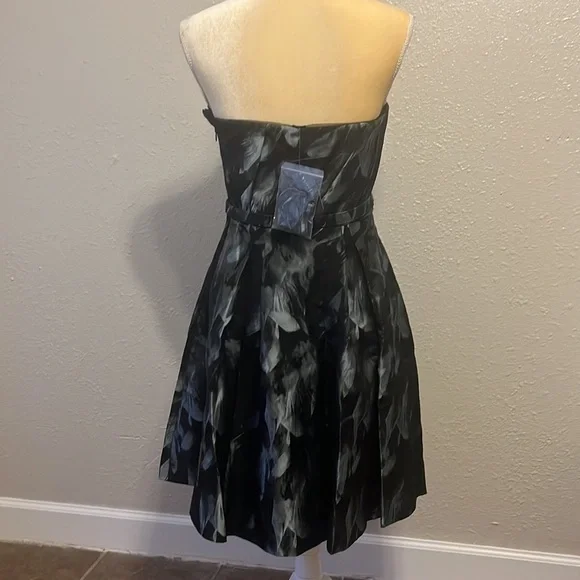 NWT White House Black Market Strapless Feather-Print Dress‎ Size 4